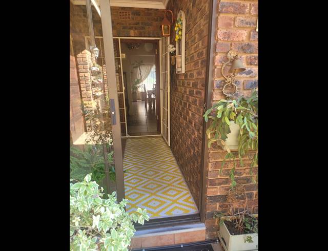 5 BEDROOM HOUSE FOR SALE IN FALCON RIDGE